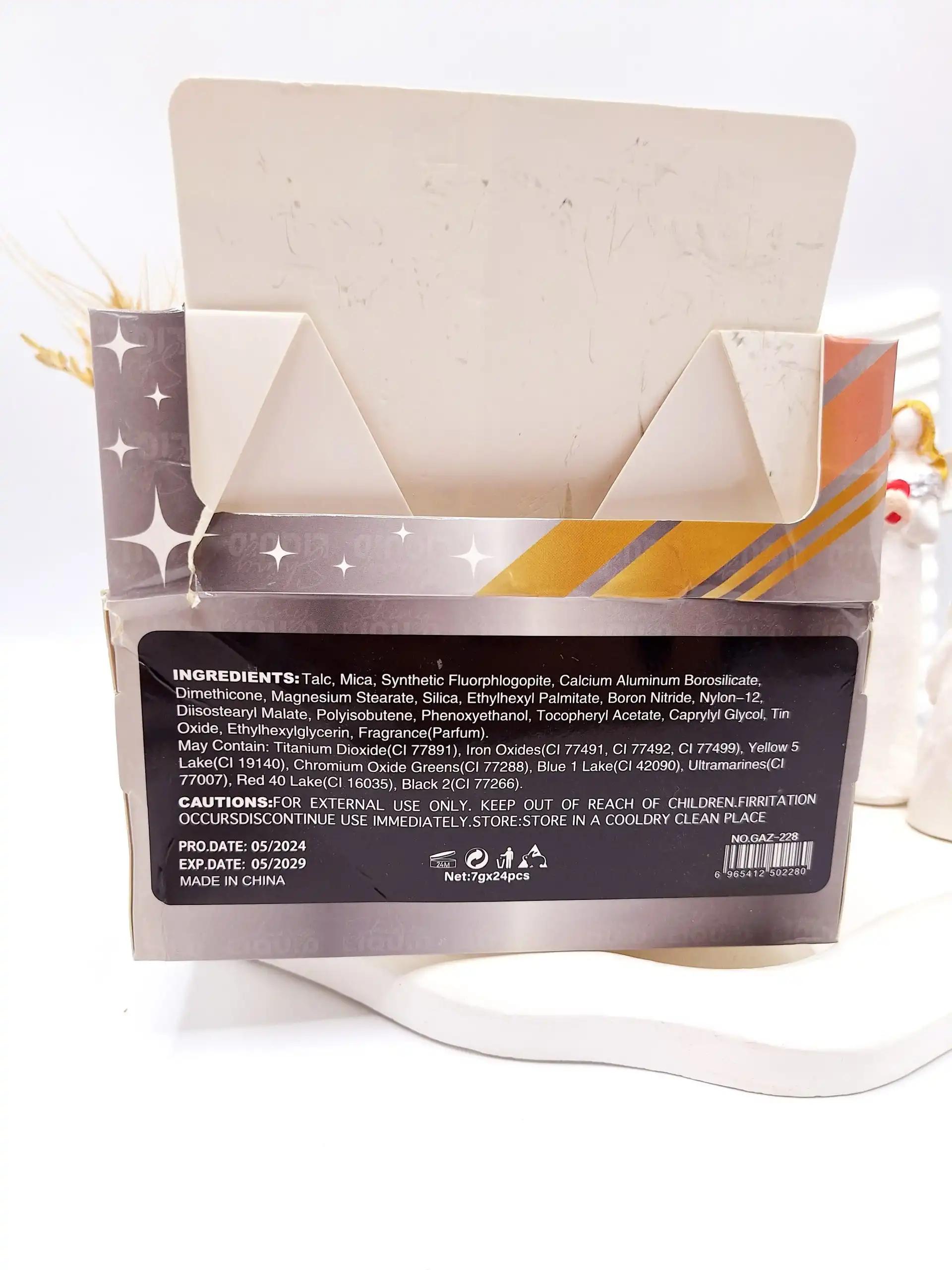 سایه چشم و لب شاین دار تیوپ شیشه ای کد 228